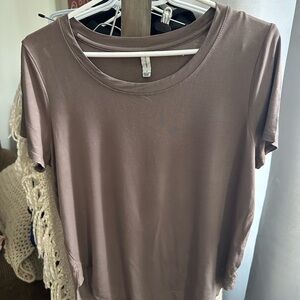 Gentle Fawn Taupe Short Sleeve Tee
EUC
